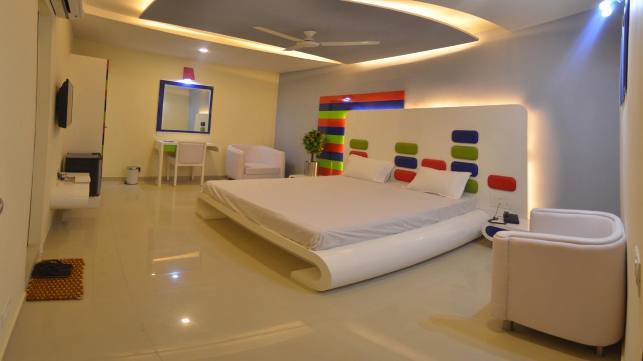 אחמדאבאד Hotel Barcelona Exotica מראה חיצוני תמונה