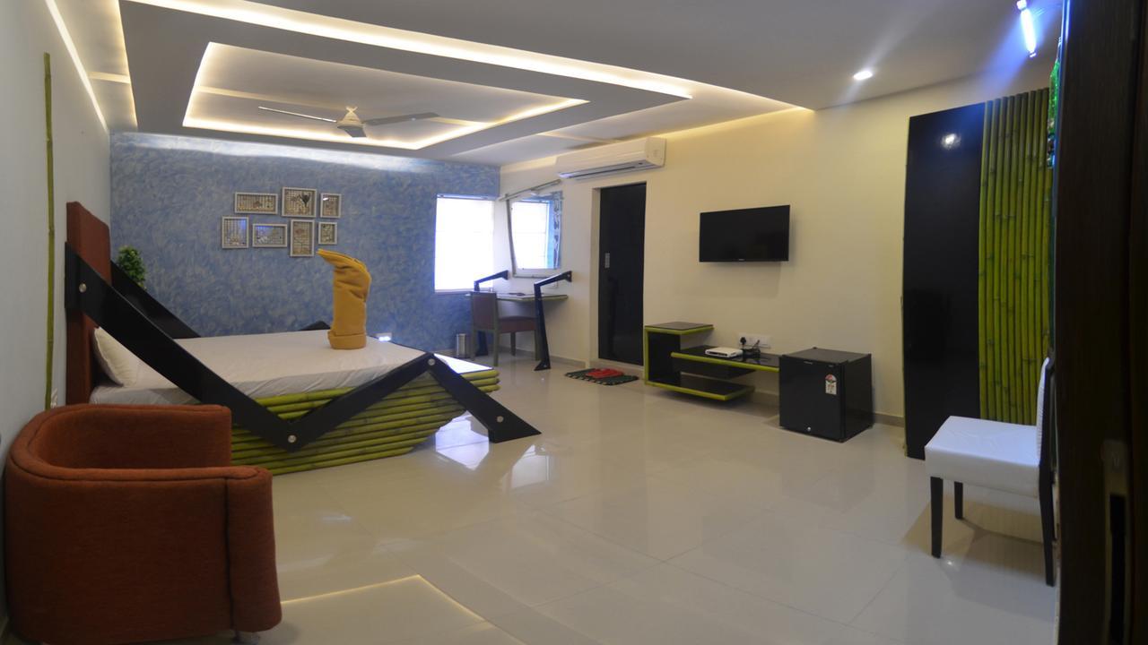 אחמדאבאד Hotel Barcelona Exotica מראה חיצוני תמונה